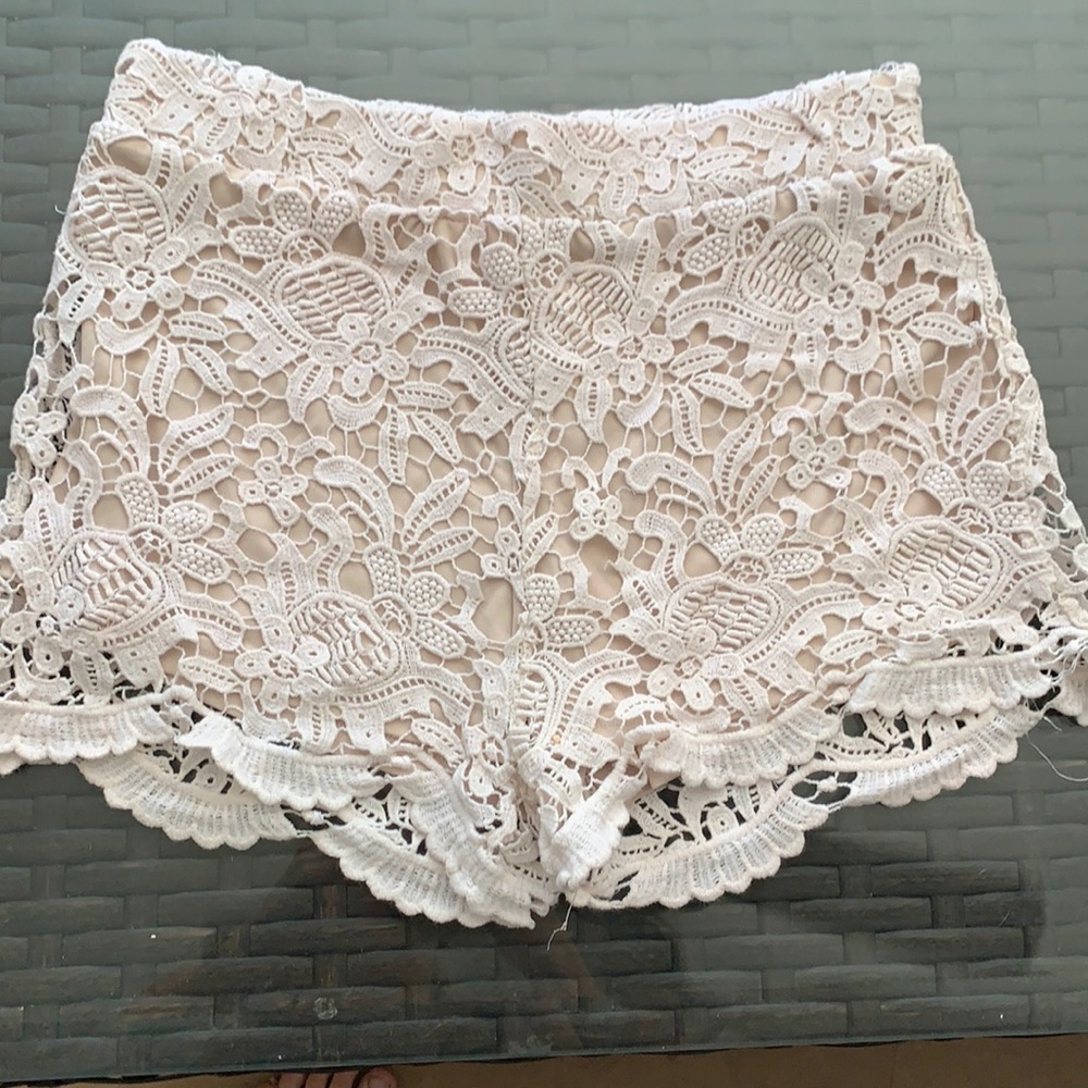 Crochet beige shorts